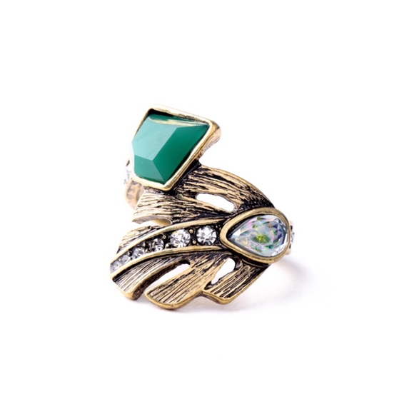Emerald Fashion Ring. - Picture 5 of 8