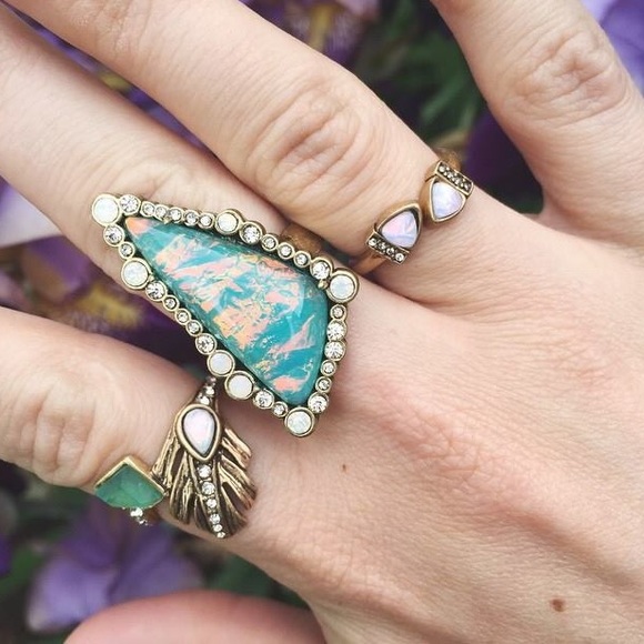 Emerald Fashion Ring. - Picture 6 of 8