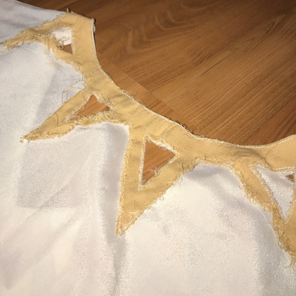 Off White Top with Ripped Design - Picture 3 of 3