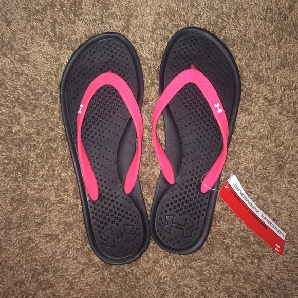 NWT Under armour flip flops