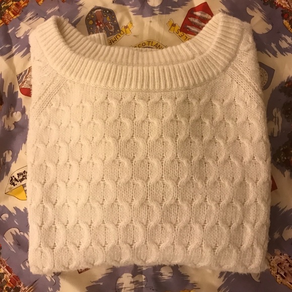 Honeycomb knit sweater. Perfect for holidays! 🎄✨