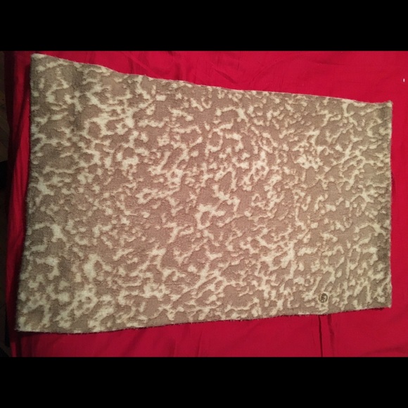 Michael Kors infinity scarf - Picture 3 of 3