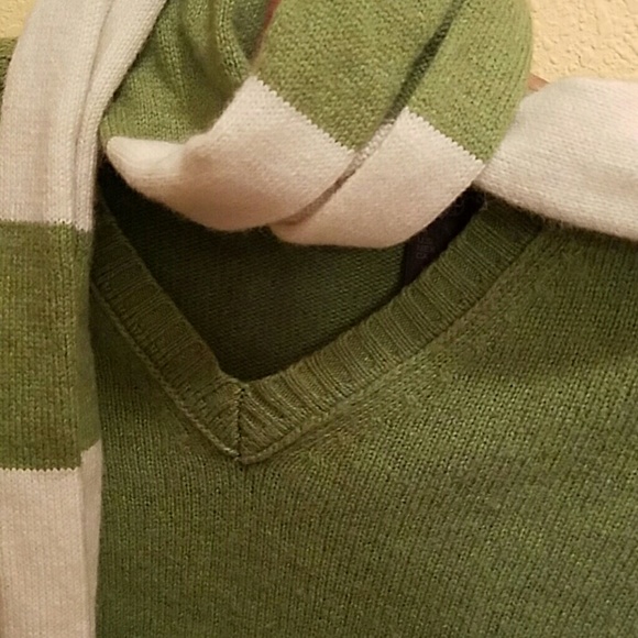 Sweater - Picture 2 of 3