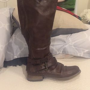 Carlos Santana boots