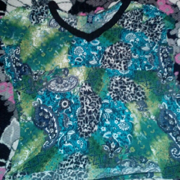 Multi pattern tee