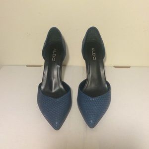 Snake skin print blue shoes