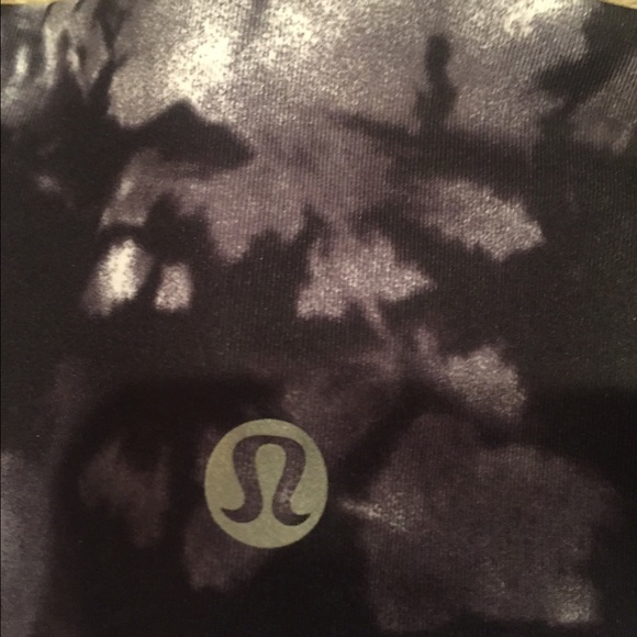 Lululemon rise and flow pant size 6! - Picture 4 of 4