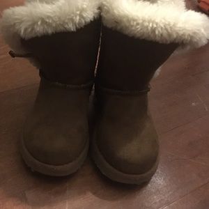Baby fur boots