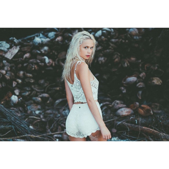 🎉HP🎉 NWT Crochet crop top cream Knit lace large