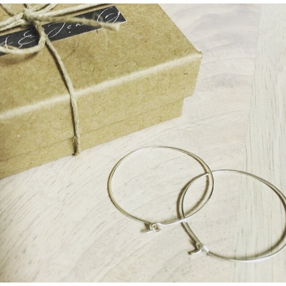 Sterling silver 1" lightweight hoop dainty hoops