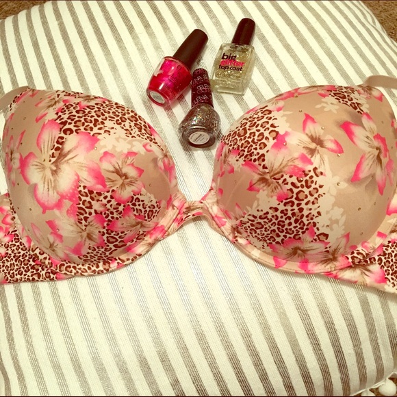 Victoria's Secret Other - Victoria's Secret plunge padded bra