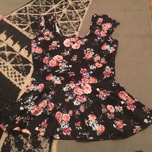 Floral Pendulum Top w/ Half Sleeve