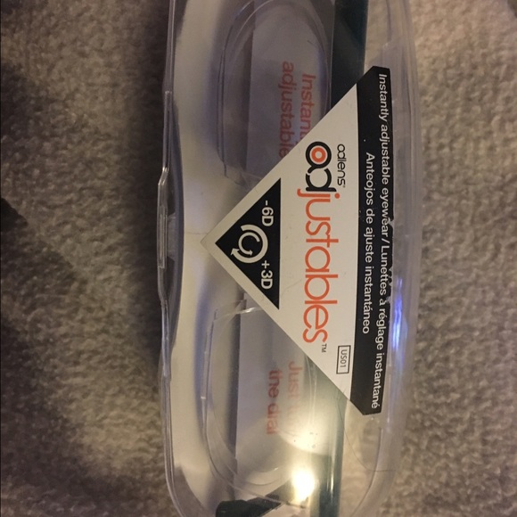 Adjustable reading glasses