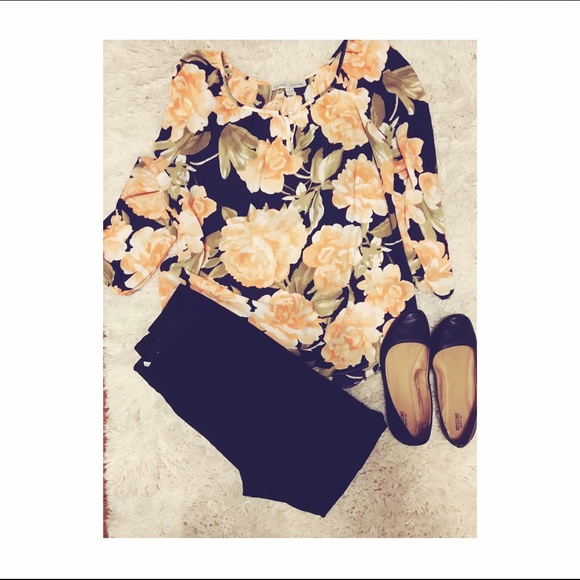 Larry Levine Tops - Floral Blouse