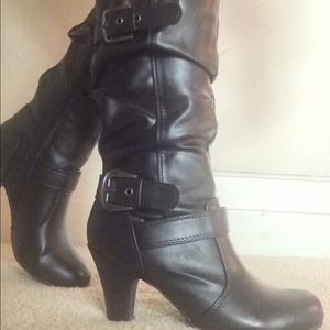 Black boots size 6.5