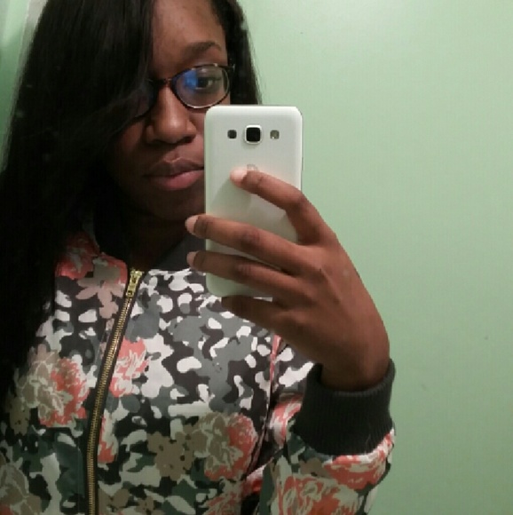 Meet your Posher, Alexis - Picture 1 of 1