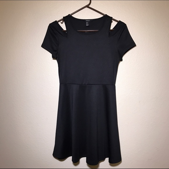 🆕 F21 black cutout dress