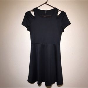 🆕 F21 black cutout dress