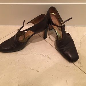 Isaac Mizrahi brown leather heels, size 8
