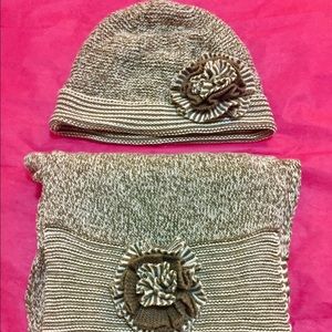 Express hat and scarf