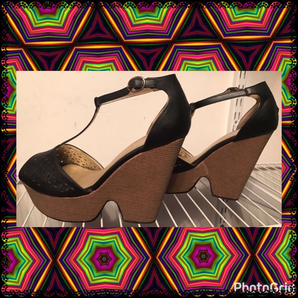 🌹Black Wedge Heels🌹