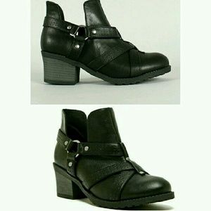 Qupid Pompeo Cutout Booties