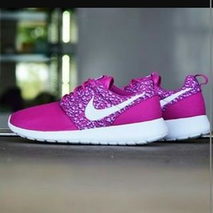 Nike roshe purple athletic shoes