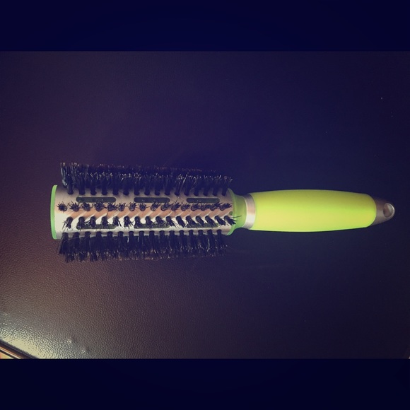 Blow dry brush