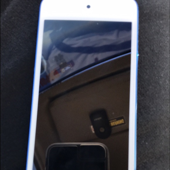 iPods - Picture 1 of 4
