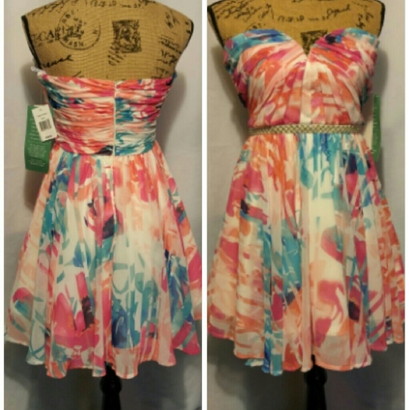 Strapless party dress. - Picture 3 of 4