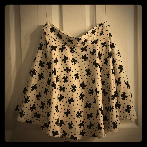 🎉Cream colored bow party skirt🎉 - Picture 1 of 4