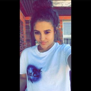 Meet your Posher, Caitlin