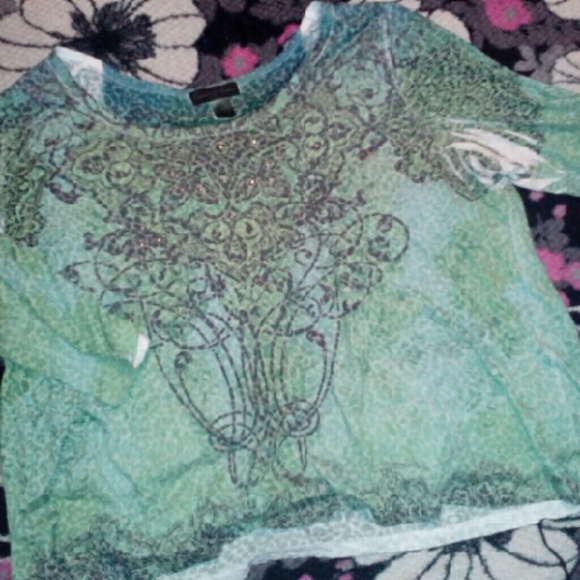 Green pattern tee