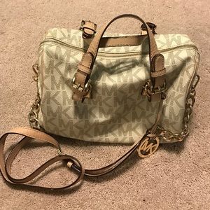 Michael Kors hand purse/cross bag