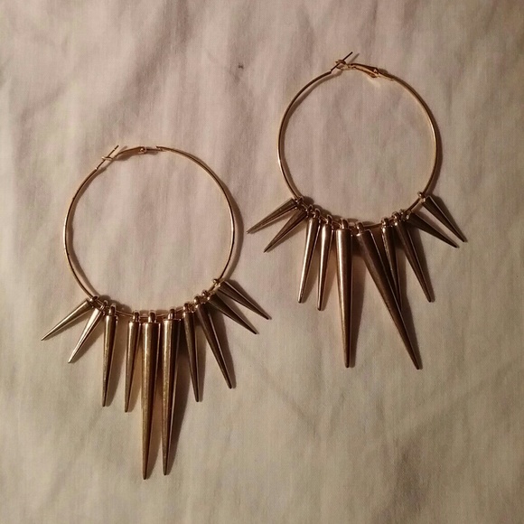 NWOT.. Gold Spike Earring