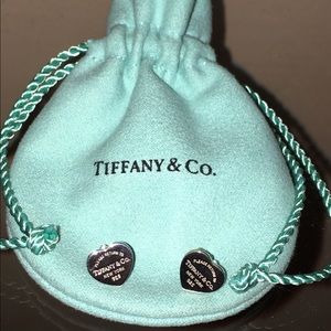 🔴SOLD🔴Authentic Tiffany & Co. heart earrings