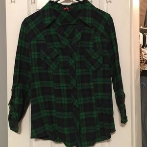 PRICE ⬇️ Perfect Fit Women's Flannel!