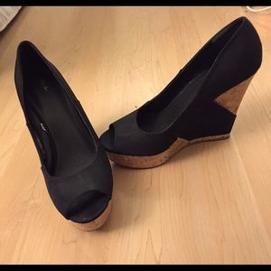 Black wedges