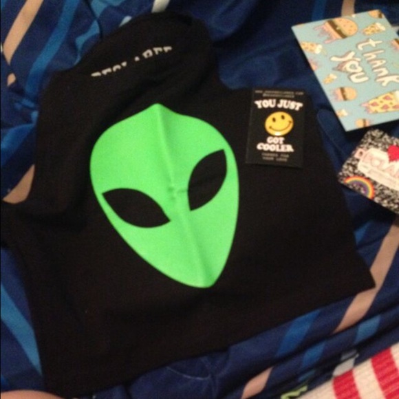 Alien crop top