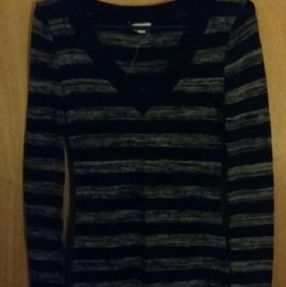 Long sleeve stretchy shirt