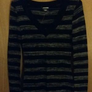 Long sleeve stretchy shirt