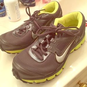 Nike Running Shoe (Like new condition)