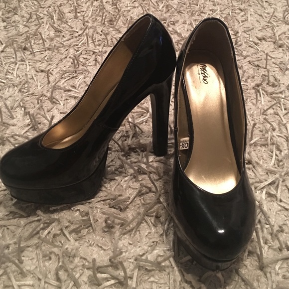 Black Pumps