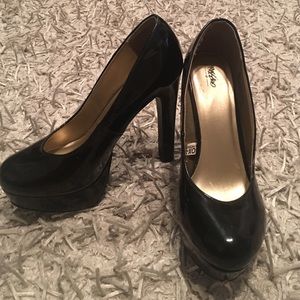 Black Pumps