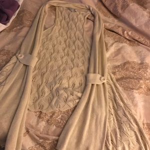 Very chic cream knit like vest