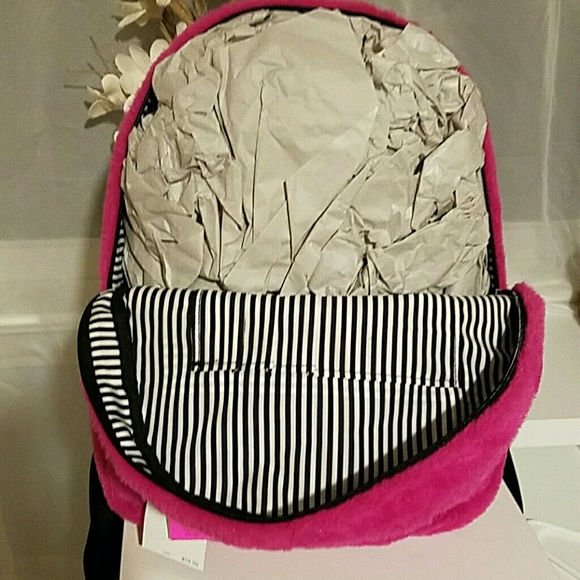 Betsey Johnson fuschia hoodie backpack - Picture 3 of 4