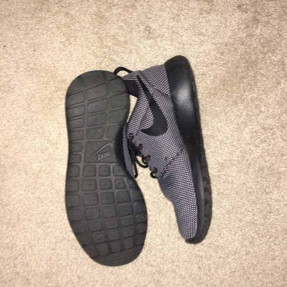 B&W Nike Rosche