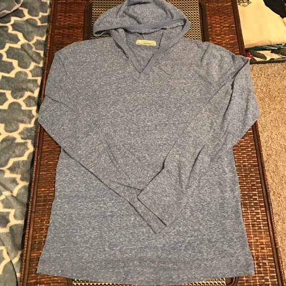 Hooded long sleeve shirt