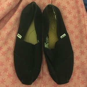 Tom black flats