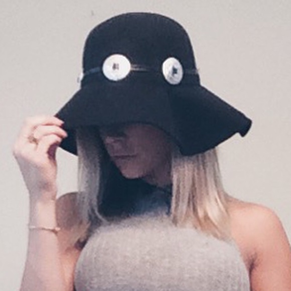 Floppy hat with silver accents